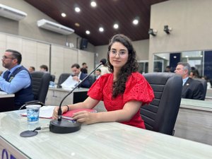 Teca Nelma cobra transparência sobre mudanças na gestão da Fejal e futuro do Cesmac em Maceió
