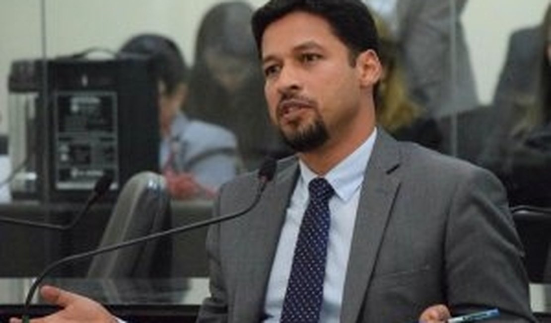 [VÍDEO] Rodrigo Cunha é o único deputado a votar contra aumento de impostos