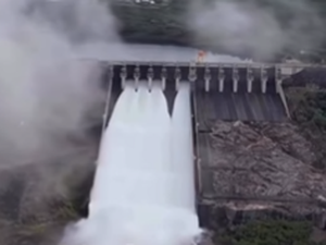 Abertura de comportas da usina de Xingó impressiona moradores no Sertão
