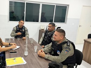 Secretária de Educação de São Sebastião e PM definem estratégias para identificar e combater ameaças às escolas do município
