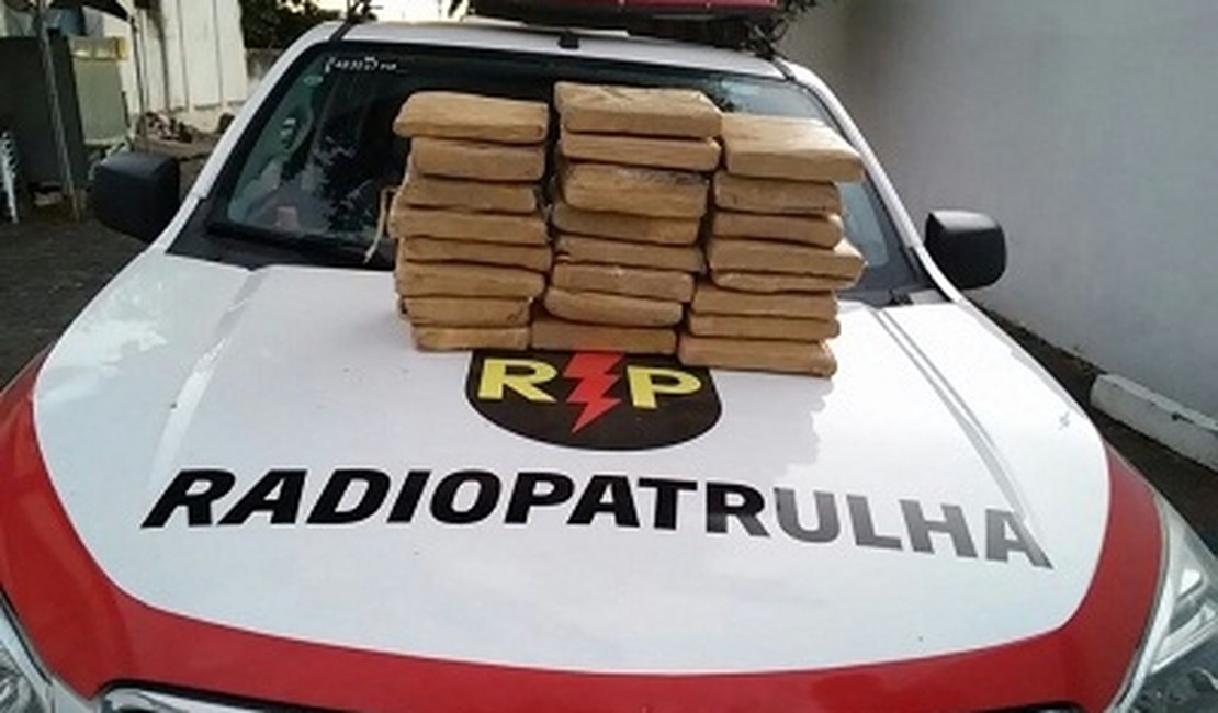 Operação policial apreende 25 kg de maconha e 35 pedras de crack
