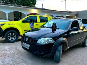 Polícia recupera veículo roubado minutos após o crime