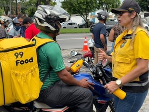 Blitz educativa com motociclistas marca início do Maio Amarelo em Maceió