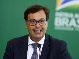 PF investiga Gilson Machado por tentativa de obter passaporte português para Mauro Cid