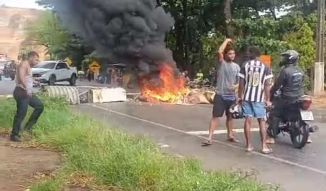 [Vídeo] Protesto em Garça Torta bloqueia parcialmente tráfego de veículos neste feriado