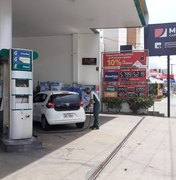 Preço alto da gasolina obriga motoristas a abastecer menos na capital