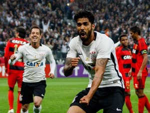 Corinthians segue no G4, Cruzeiro vence e Inter segura o Santos