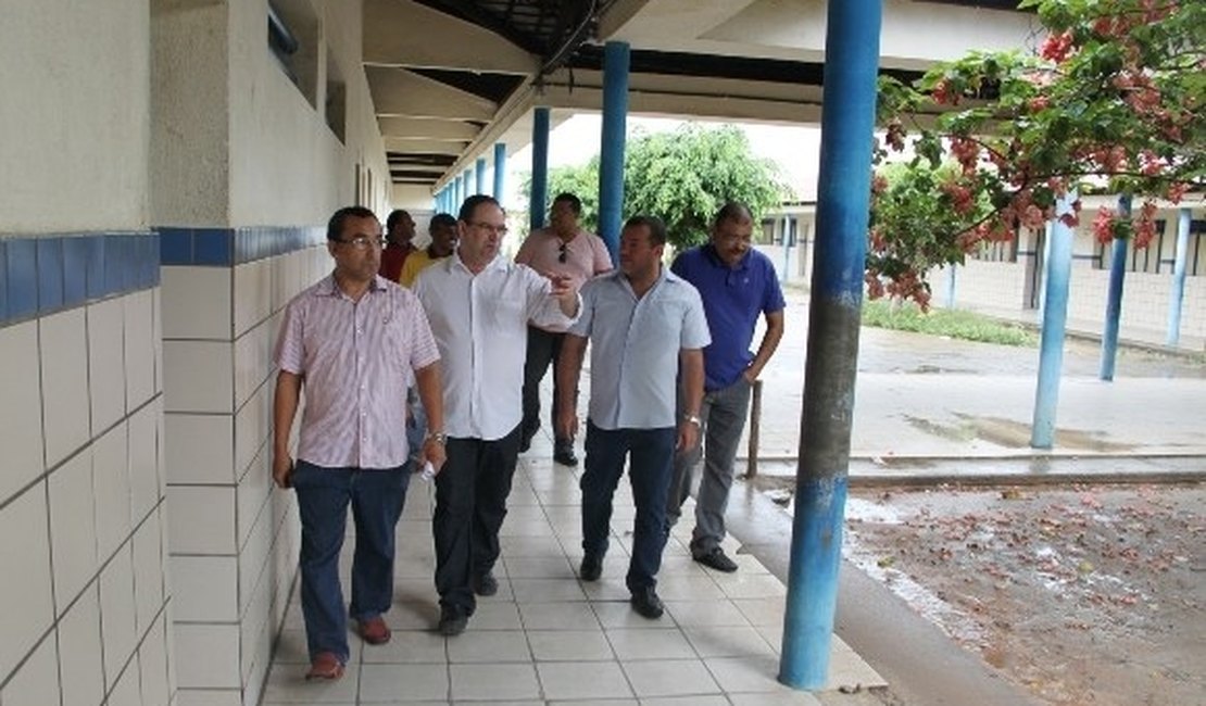 Luciano Barbosa determina frente de serviços para recuperar Escola Quintela Cavalcanti