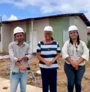 Tia Júlia vistoria obras de 400 casas em Palmeira dos Índios e anuncia entrega