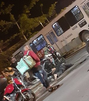Colisão entre motos deixa feridos na Avenida Cachoeira do Meirim 