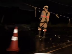 Vereador perde controle de carro e colide contra poste na AL-110 no Agreste de Alagoas