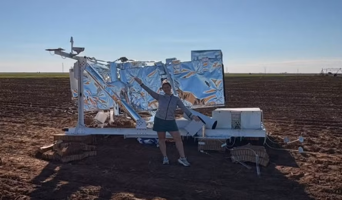 Americana se assusta após 'lixo espacial' cair na sua propriedade, no Texas