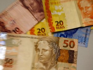 Com inflação em alta, salário mínimo pode ir a R$ 1.093 em 2021, diz Dieese