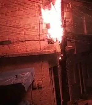 [Vídeo] Poste de energia elétrica incendeia em Maragogi