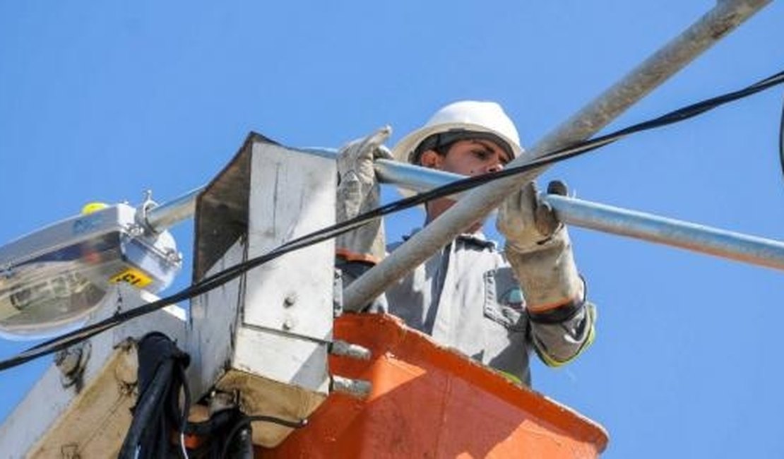 Serviço do Disque Luz está disponível por telefone e pela internet