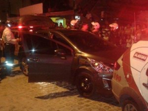 Homem tenta aplicar golpe em joalheria e na fuga é preso após colidir em veículos
