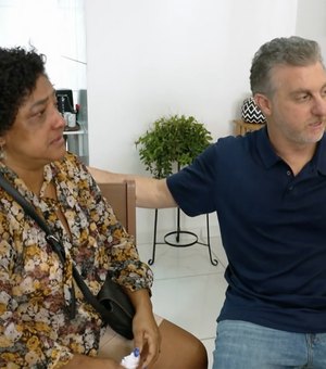 Depois de anos, Luciano Huck paga promessa e emociona fãs