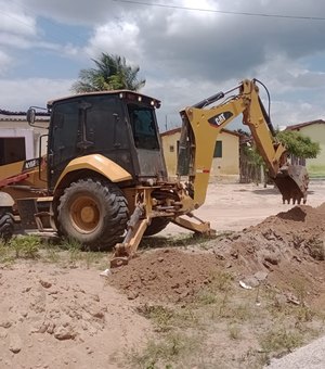 Igaci inicia escavação para construção de mil cisternas para beneficiar população da zona rural do município