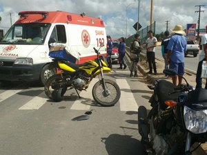 Motociclista tenta fazer manobra proibida e colide com moto na AL-220