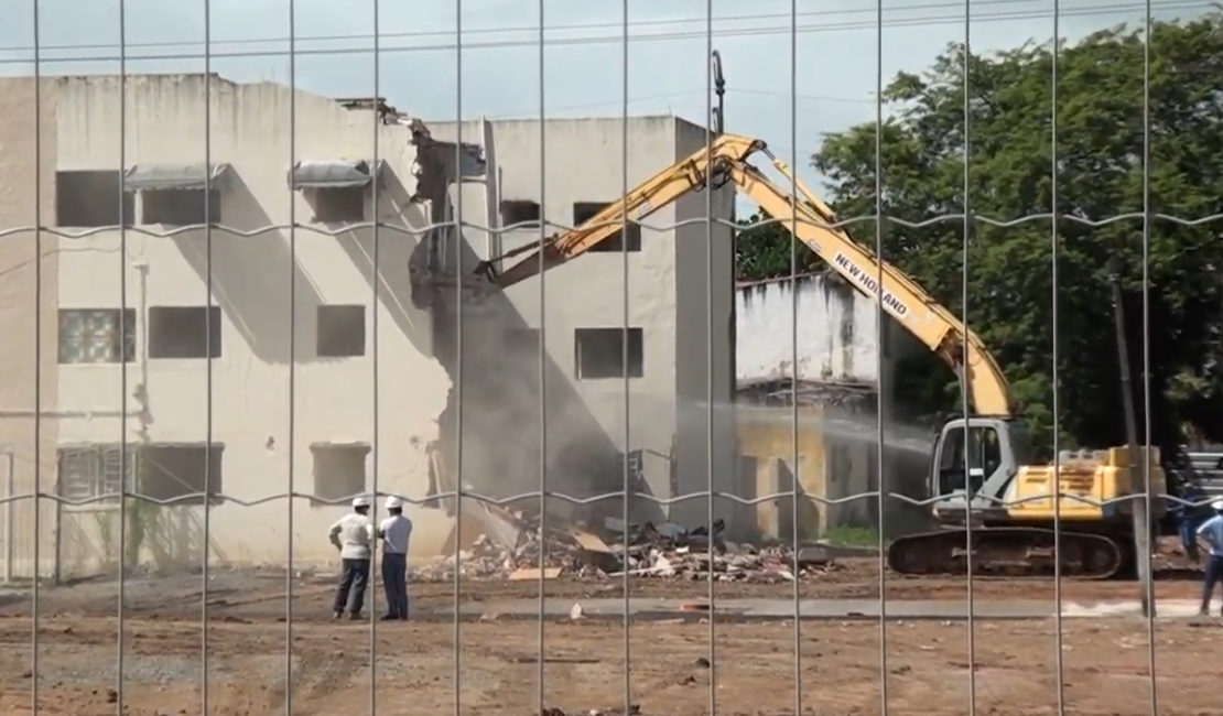 Pinheiro: quatro blocos são demolidos no conjunto Jardim das Acácias
