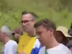 [Vídeo] Leonardo Dias é recepcionado por Nikolas Ferreira em caminhada rumo à Brasília