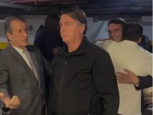 Bolsonaro chega ao Brasil após três meses nos Estados Unidos