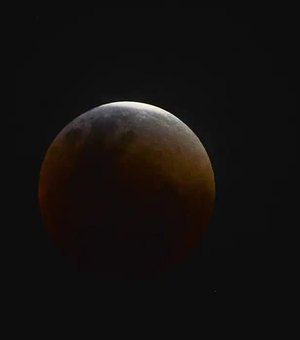 Eclipse parcial da Lua acontece hoje; veja como assistir pela internet