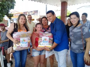 Ação em Feira Grande entrega cestas básicas a multidão