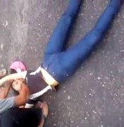 [Vídeo] Estudantes da rede pública se agridem no meio da rua e filmam a ação