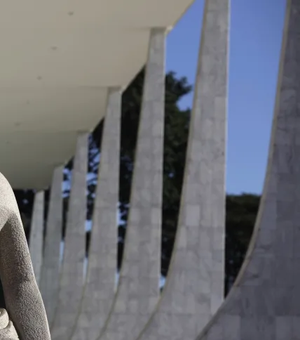 Homem ateia fogo no próprio corpo em protesto contra o STF