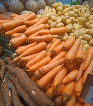 Cenoura se torna o novo vilão na feira do maceioense, aponta IBGE