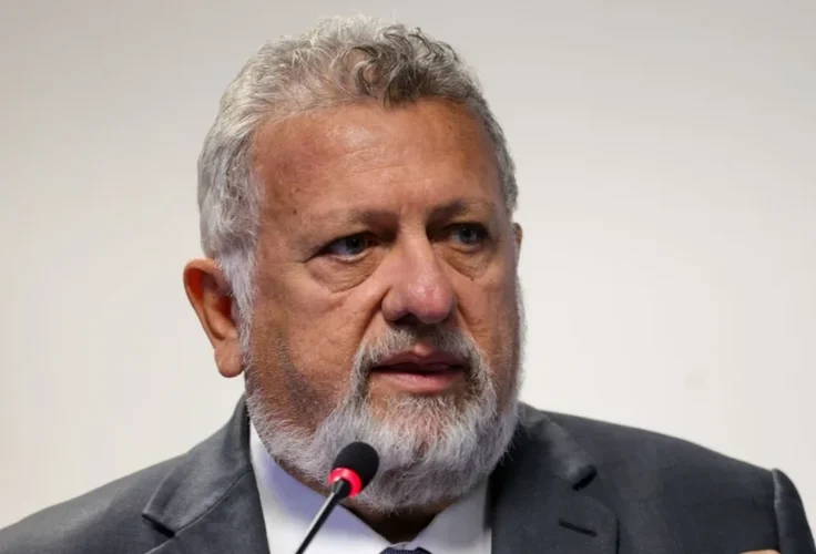 Indicado por Arthur Lira, presidente da Caixa se aproxima de JHC e Renan Calheiros