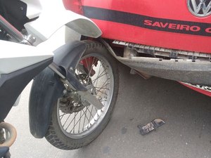 Colisão entre carros e moto deixa trânsito lento em Arapiraca