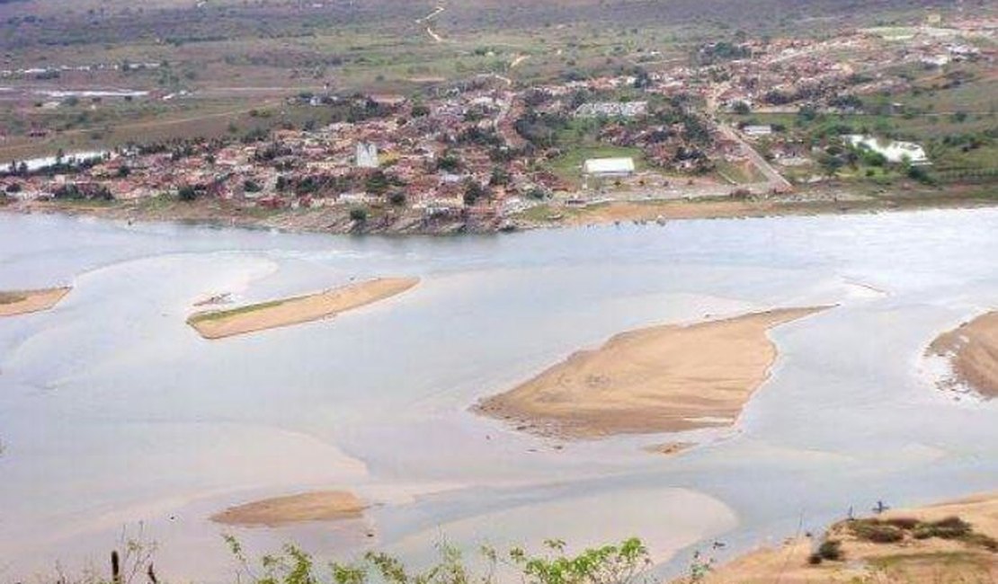 Moradores da cidade ribeirinha de Traipu lamentam morte do rio São Francisco