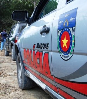 Jovem é detida em Arapiraca por tráfico de drogas, corrupção de menores e desacato