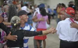 Expectativa de vida no país sobe para 76,6 anos, a maior já registrada