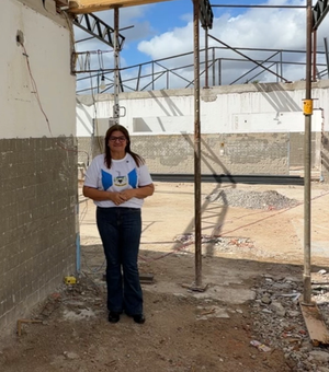 Ziane Costa visita obras de reforma escolar no Povoado Cruz