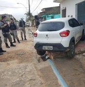 Motorista perde controle e invade casa na cidade de Paripueira