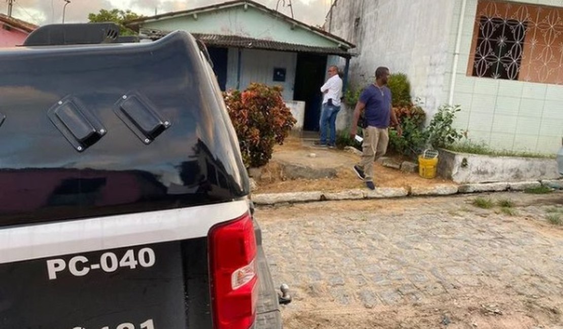 Polícia Civil prende casal acusado de tráfico de drogas em Marechal Deodoro