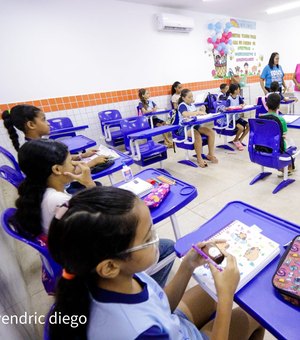 Prefeita Tia Júlia realiza visita a Escolas Municipais para dar boas-vindas aos alunos na volta às aulas 2026