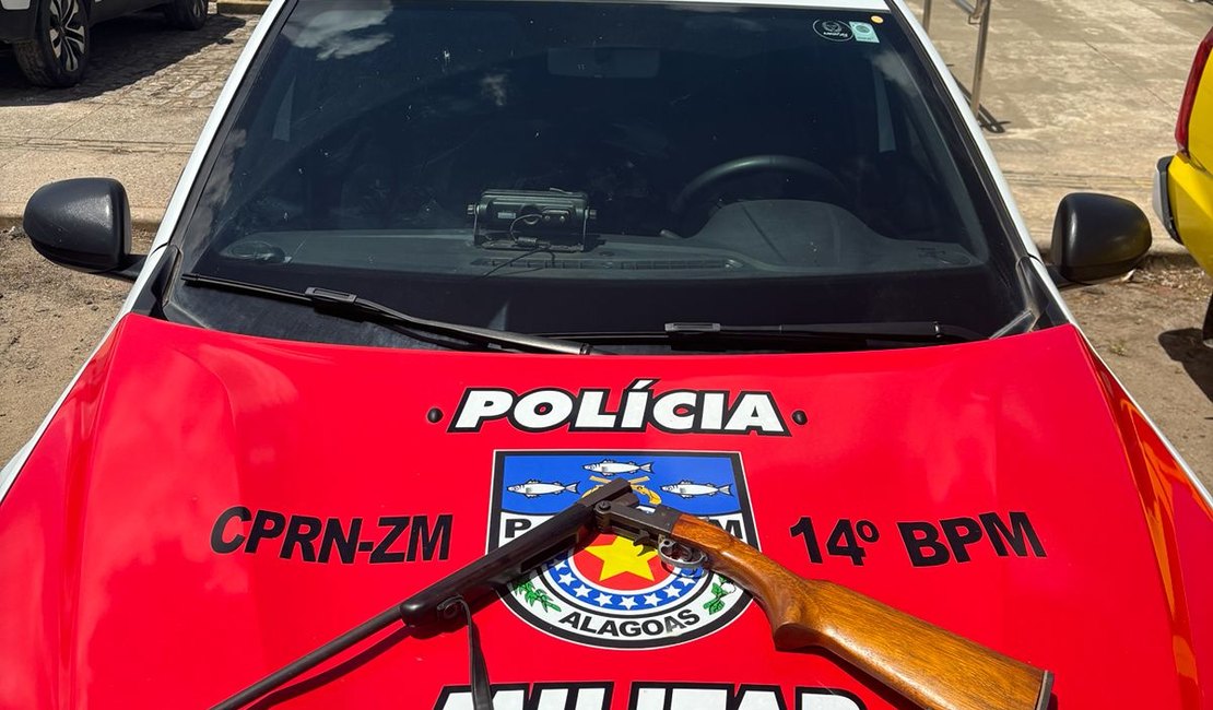 Foragido da Justiça é preso com espingarda em casa no município de Jundiá