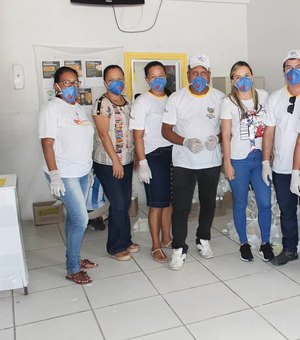 Coronavírus: Famílias carentes de São Luiz do Quitunde recebem álcool em gel