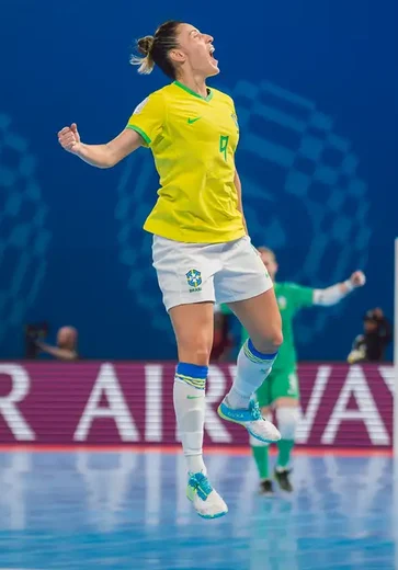 Brasil goleia e avança para semi da Copa do Mundo de futsal
