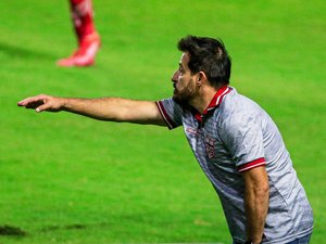 Ramon deve alterar o time do CRB para o confronto contra o Paraná