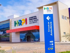 Prefeita Tia Júlia visita obras do novo Hospital Regional de Palmeira dos Índios