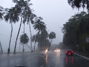 Chuvas têm a possibilidade de continuar por mais 24h em Alagoas