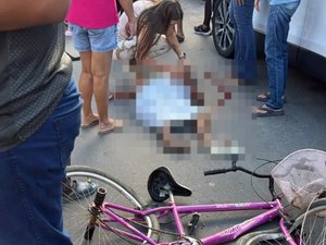 Mulher morre após ser atingida por caminhão enquanto andava de bicicleta