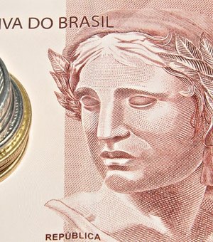 Salário médio recuou 6,9% no Brasil em 2022, mais que a média mundial