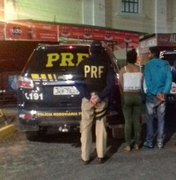 Casal é preso suspeito de assaltos a vans em Campo Alegre