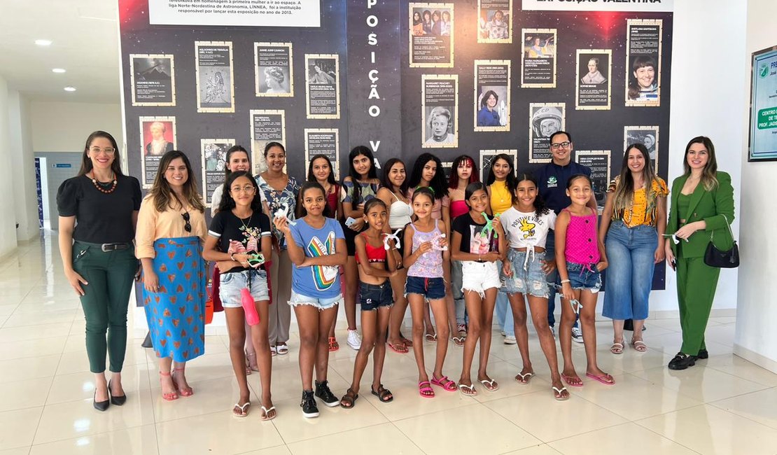 Meninas assistidas pelo CRAS Jardim das Paineiras participam de sessão astronômica no Planetário